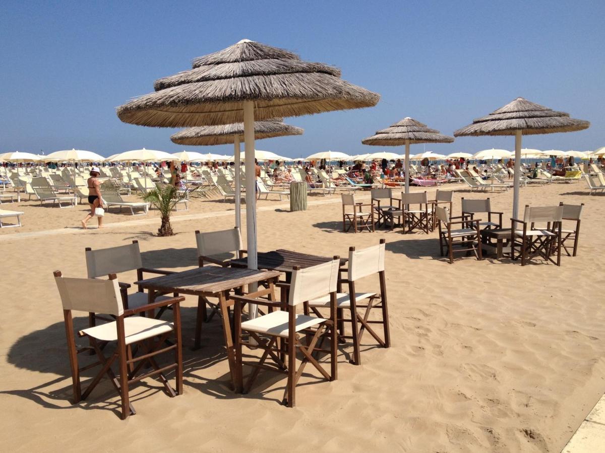 Hotel Castellani Римини Экстерьер фото