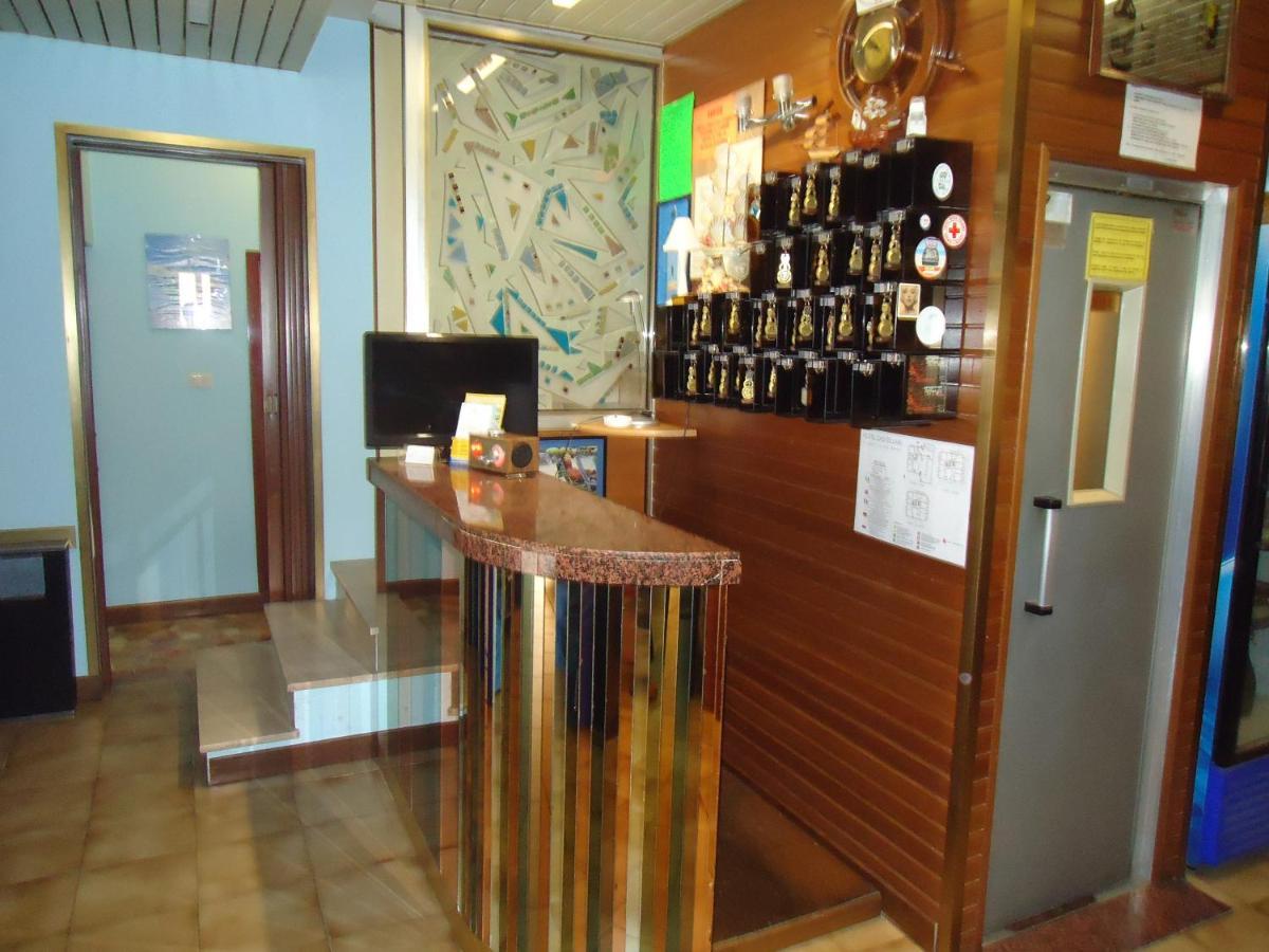 Hotel Castellani Римини Экстерьер фото