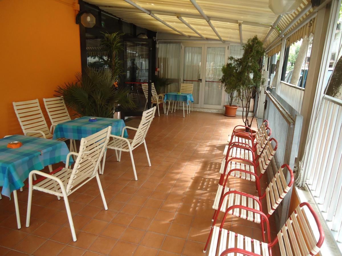 Hotel Castellani Римини Экстерьер фото