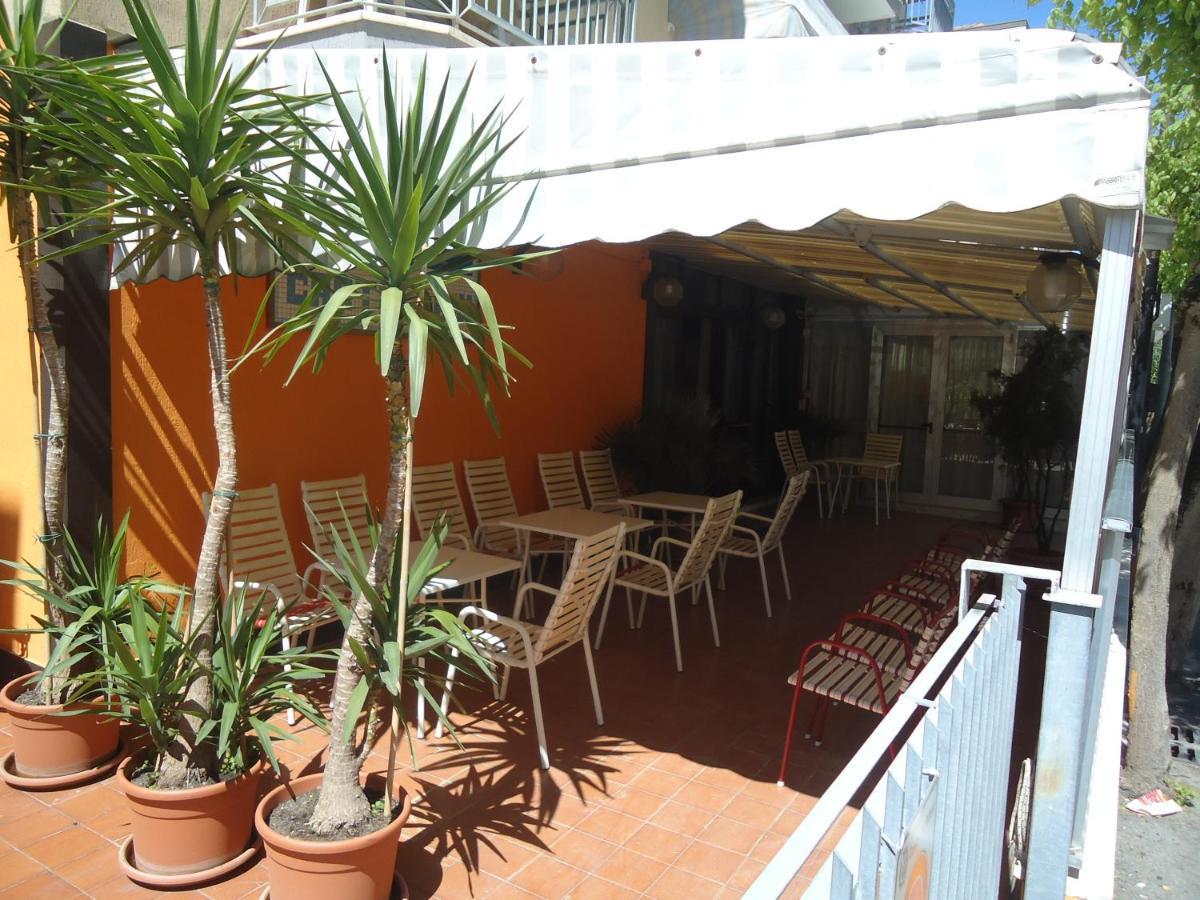 Hotel Castellani Римини Экстерьер фото