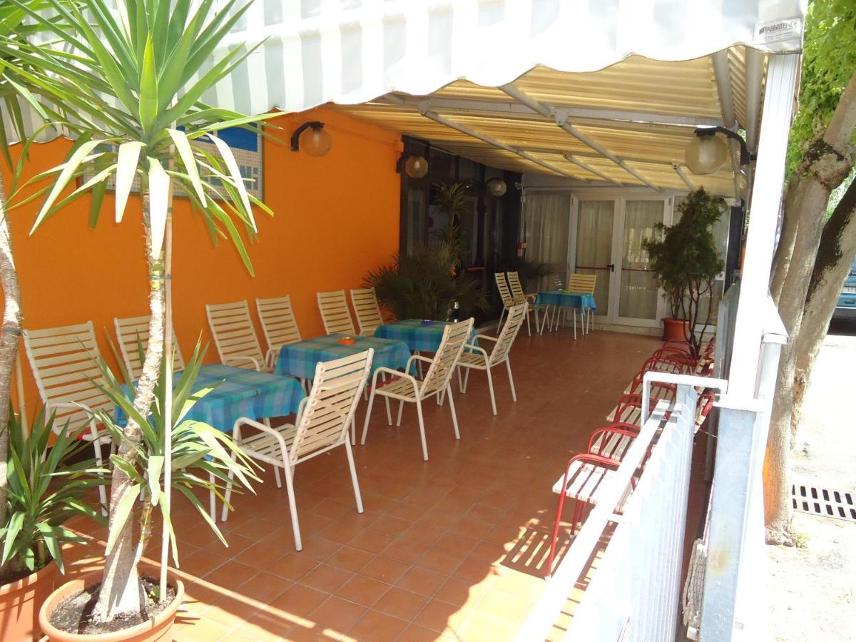 Hotel Castellani Римини Экстерьер фото